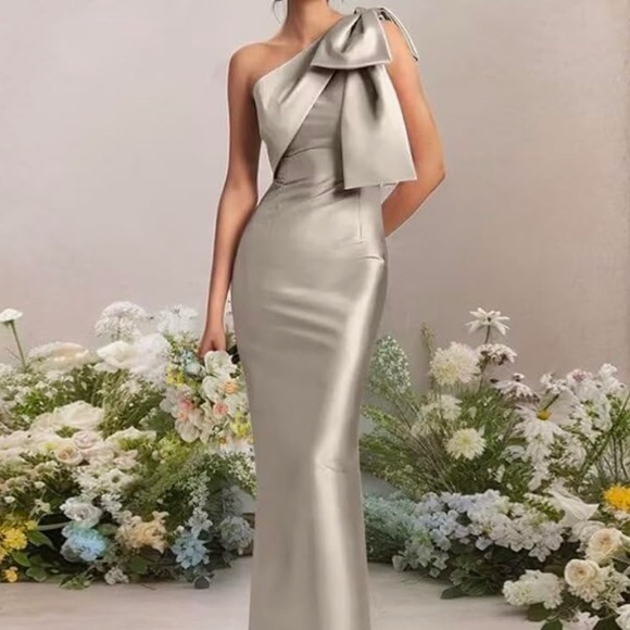 Burgundy one shoulder bow gown - Picture 2 of 2